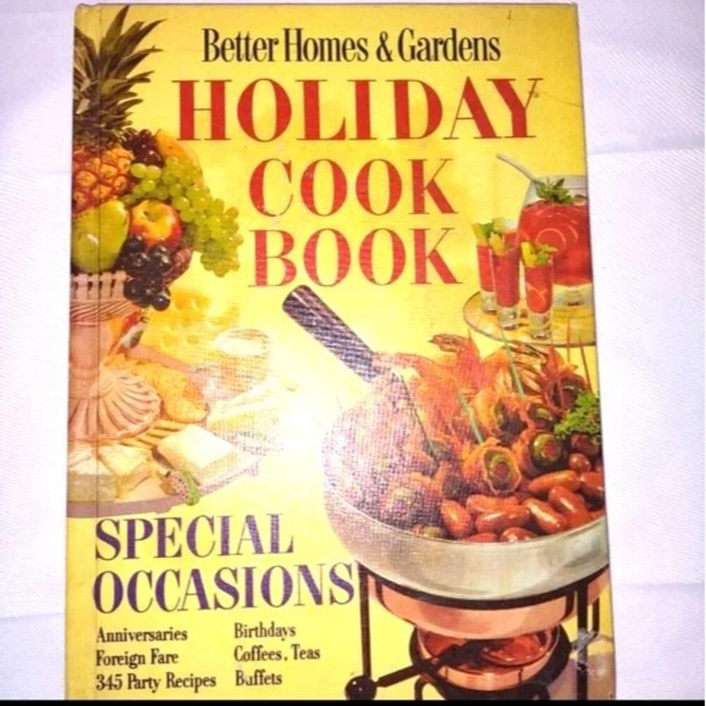 Vintage Better Homes‎ & Gardens Holiday Cookbook with Annual Recipes 1999